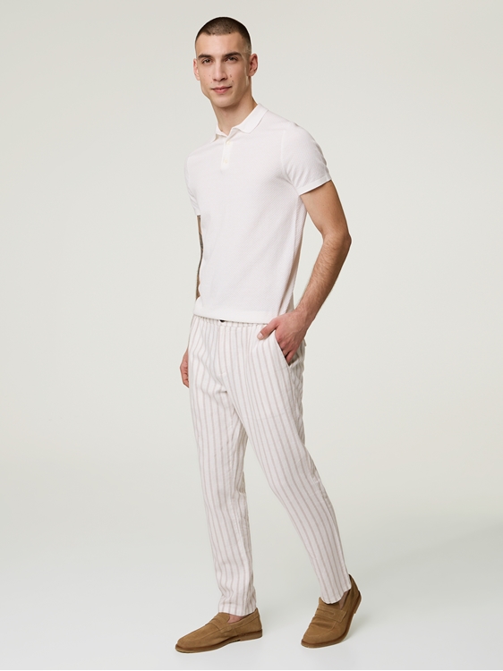 Bild von Chino mit Leinen