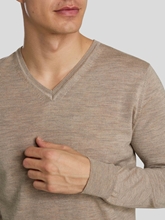 Bild von Pullover mit V-Ausschnitt