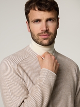 Image sur Pull en laine tricoté