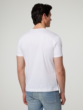 Image sur T-shirt à coupe personnalisée