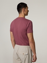 Image sur T-shirt à coupe personnalisée