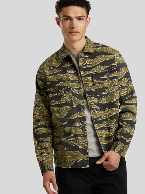 Marken. Hemd mit Print im Relaxed Fit TIGA