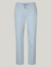 Bild von Chino mit Leinen