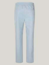 Bild von Chino mit Leinen