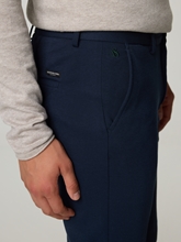 Image sur Chino à la coupe slim MOTT