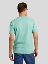 Image sur T-shirt à logo