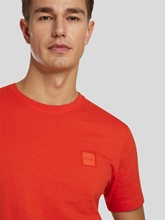 Image sur T-shirt à logo