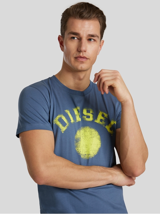 Bild von T-Shirt mit Logo