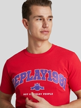 Image sur T-shirt à logo