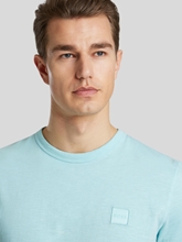 Image sur T-shirt à logo