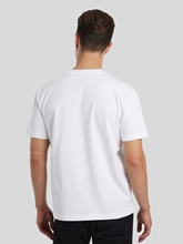 Image sur T-shirt à logo