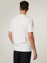 Image sur T-shirt JUST à logo