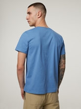 Image sur T-shirt avec logo