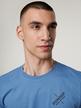Image sur T-shirt avec logo