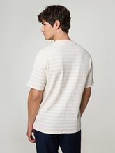 Image sur T-shirt à la coupe décontractée