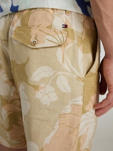 Bild von Bermudas mit floralem Print