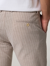 Image sur Chino à la coupe slim JUMP