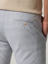 Image sur Chino à la coupe régulière