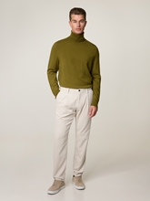 Image sur Pantalon en velours côtelé à coupe effilée