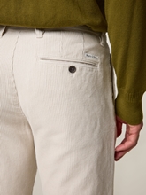 Image sur Pantalon en velours côtelé à coupe effilée