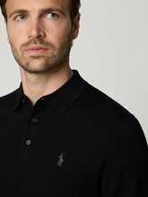 Image sur Polo en laine tricotée