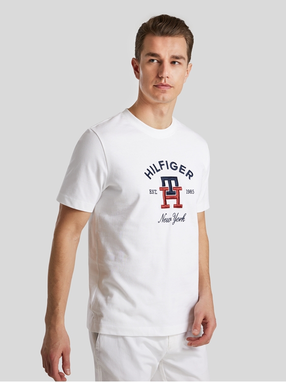 Image sur T-shirt à logo