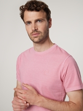 Image sur T-shirt à logo