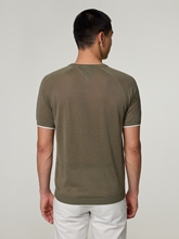 Image sur T-shirt tricoté avec du lin
