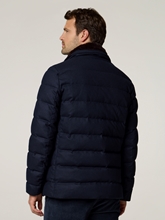 Bild von Daunenjacke mit Blende