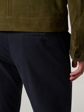 Image sur Chino à la coupe régulière