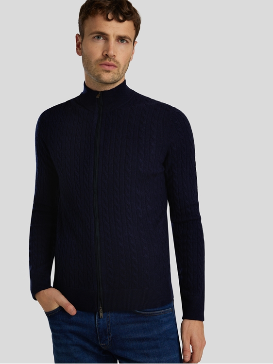 Bild von Strickjacke mit Zopfmuster