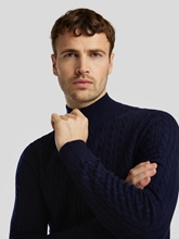 Bild von Strickjacke mit Zopfmuster