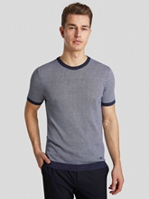 Image sur T-shirt à rayures