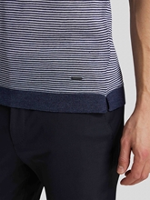 Image sur T-shirt à rayures