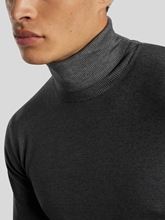 Image sur Pull à col roulé