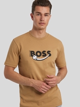 Image sur T-shirt à logo