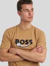 Image sur T-shirt à logo