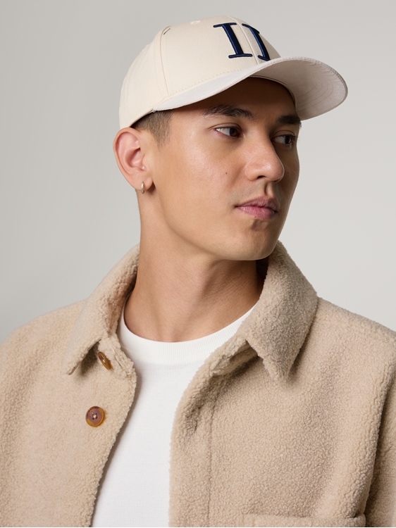 Bild von Cap mit Veloursleder