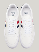 Bild von Sneaker mit Logo