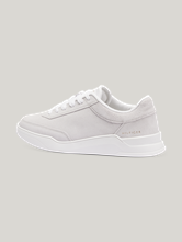 Bild von Sneaker aus Veloursleder