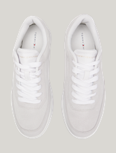 Bild von Sneaker aus Veloursleder