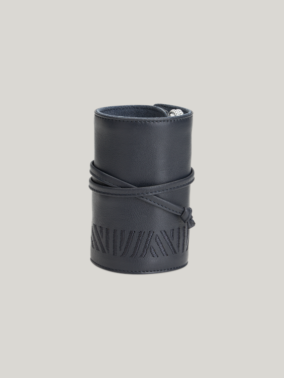 Bild von Technikequipment mit Lederetui