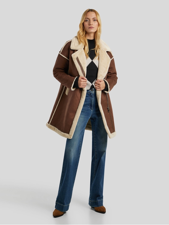 Bild von Mantel aus Kunstfell