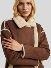 Bild von Mantel aus Kunstfell