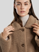 Bild von Mantel im Teddy-Look