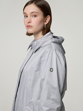 Bild von Regenmantel mit Kapuze