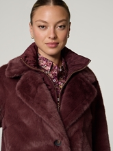 Bild von Mantel aus Kunstpelz