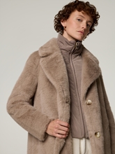 Bild von Mantel aus Kunstpelz