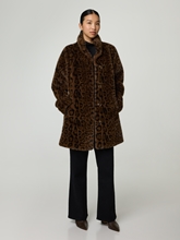 Image sur Manteau court en fausse fourrure
