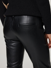 Bild von Kunstlederhose